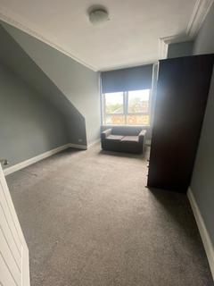 2 bedroom flat to rent, George Square, Central, Greenock, PA15