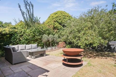 15 The Laurels, Banstead, SM7 2HG