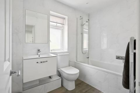 15 The Laurels, Banstead, SM7 2HG