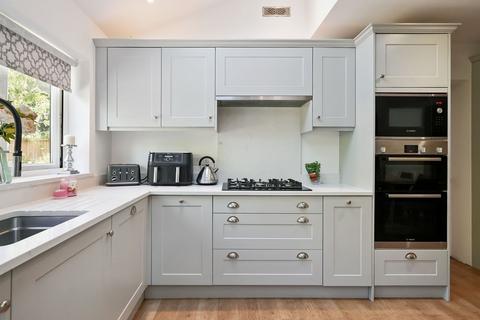 15 The Laurels, Banstead, SM7 2HG