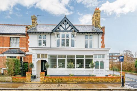 undefined, Windmill Road, Hampton Hill TW12