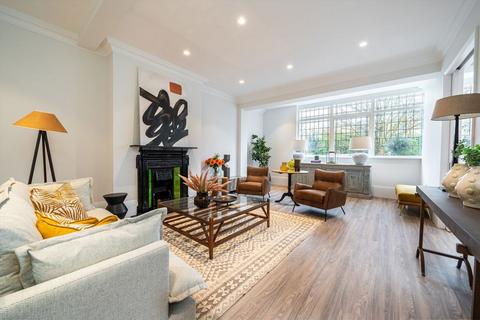 undefined, Windmill Road, Hampton Hill TW12