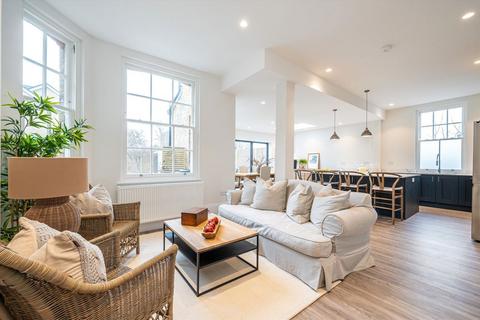 undefined, Windmill Road, Hampton Hill TW12
