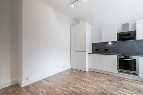 Ground floor flat to rent, 12 Eccleston Road