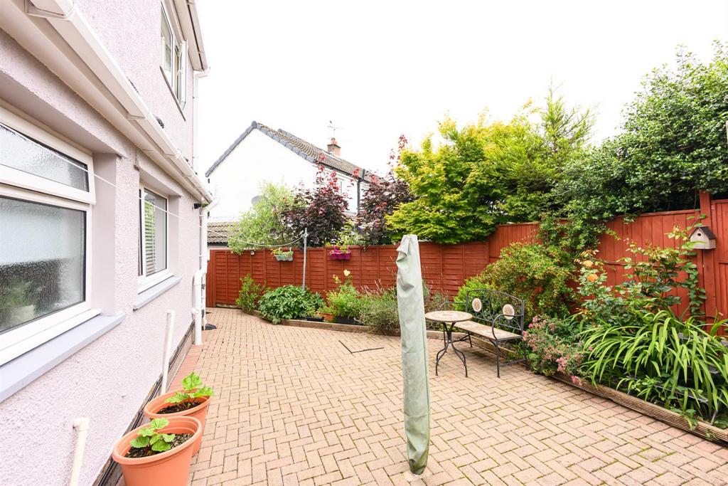 Rear courtyard garden