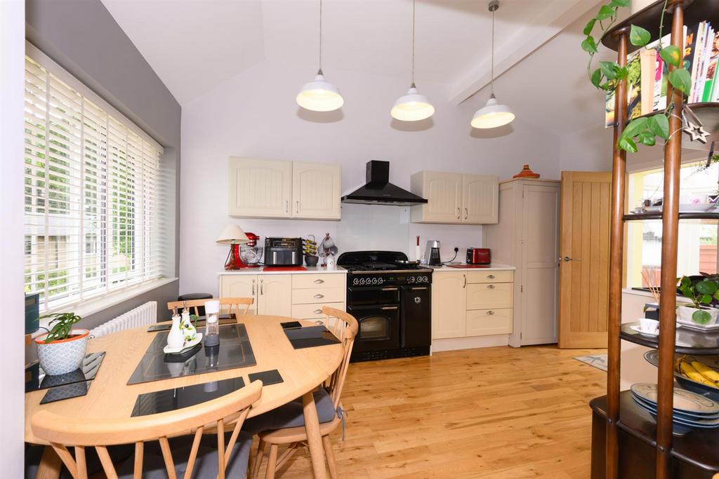 Dining kitchen