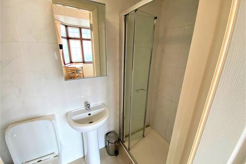 Studio to rent, Midholm, Wembley HA9