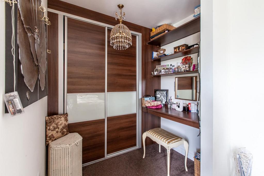 Dresser Area