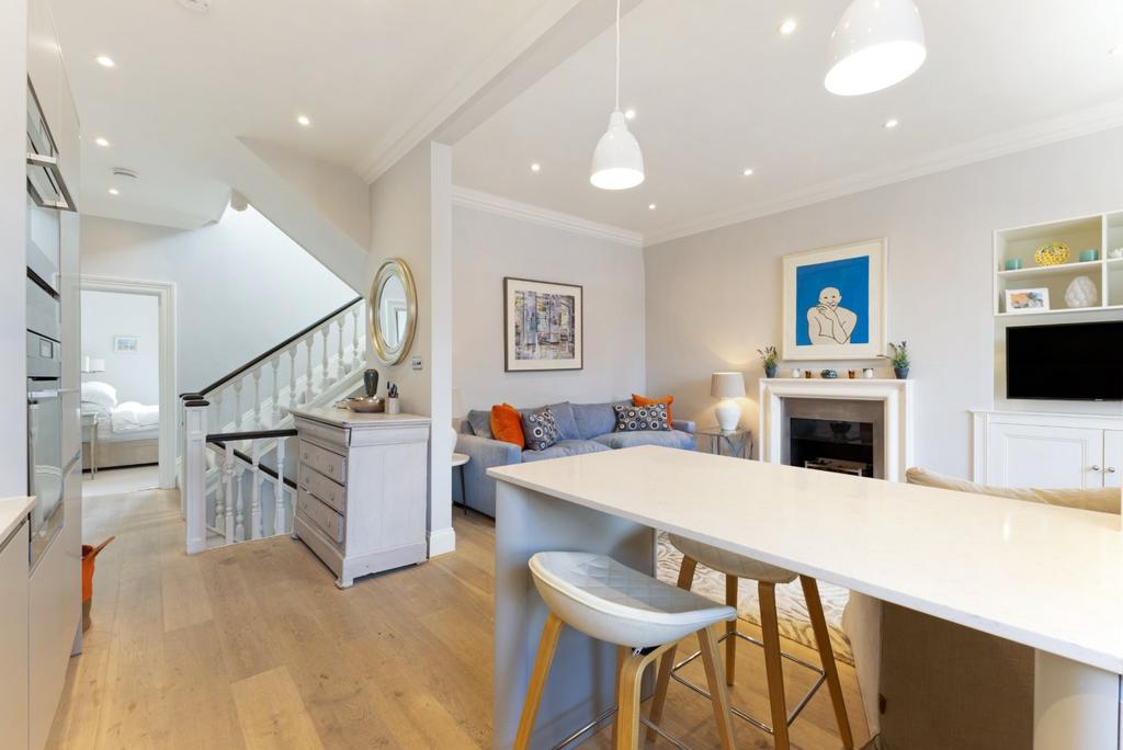 Kitchen / Reception