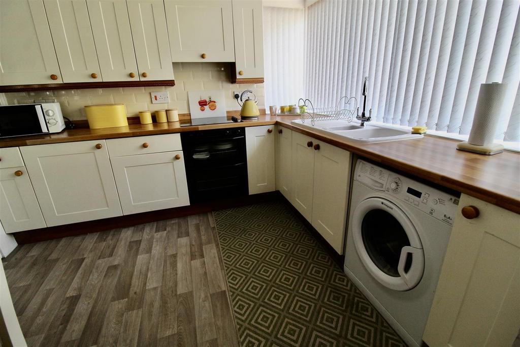 L-Shaped Kitchen/Dining Room