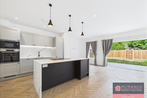 2 bedroom end of terrace house to rent, 14 North Road, Stevenage SG1