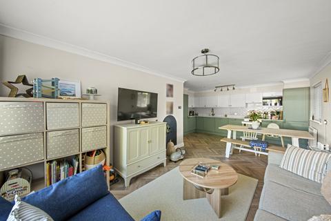 2 bedroom apartment for sale, Manor Court Road, Hanwell, W7