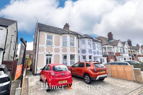 4 bedroom semi-detached house for sale, Hayes Road, Clacton-on-Sea, Essex, CO15