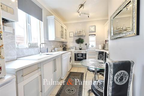4 bedroom semi-detached house for sale, Hayes Road, Clacton-on-Sea, Essex, CO15