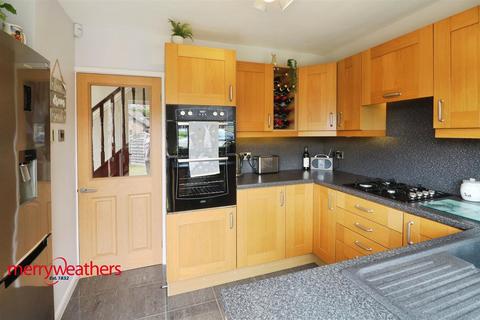 3 bedroom bungalow for sale, Kingsway, Mapplewell, Barnsley