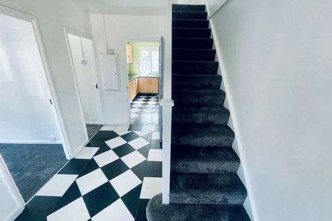 3 bedroom terraced house to rent, Larkshall Road, London E4