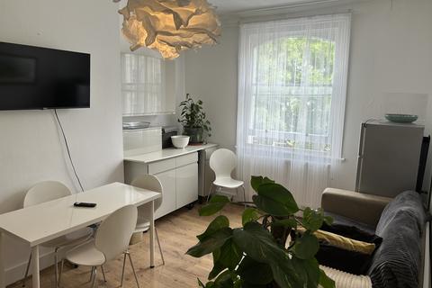 5 bedroom apartment to rent, Leinster Terrace, London W2