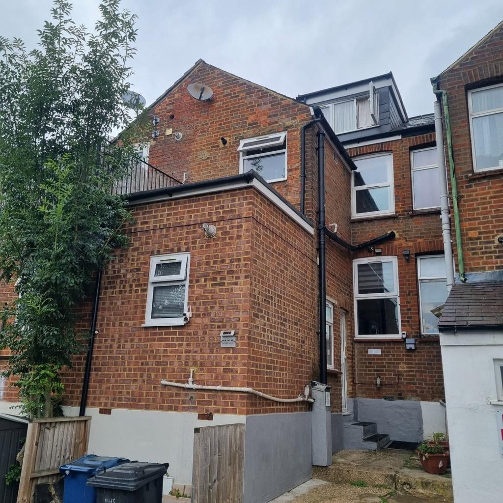 Nutfield Lane, Hp11 1 bed flat to rent - £1,175 pcm (£271 pw)