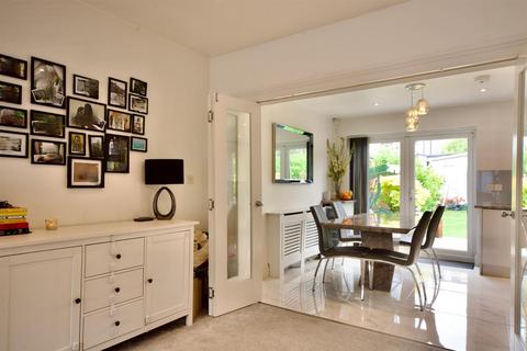 118 Wilmington Gardens, Barking, IG11 9TU