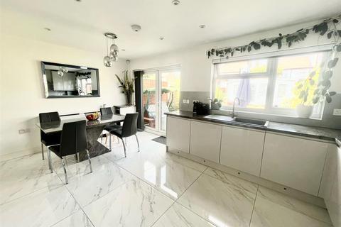 118 Wilmington Gardens, Barking, IG11 9TU