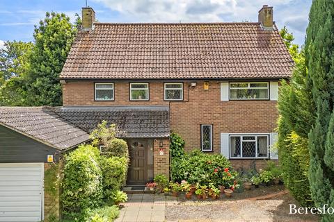 Rayleigh Road, Hutton, CM13