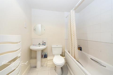 2 bedroom flat to rent, Granite Apartments, Stratford