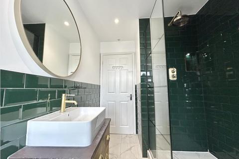 3 bedroom flat for sale, Palmeira Court, 98-100 Station Road, Westcliff-On-Sea