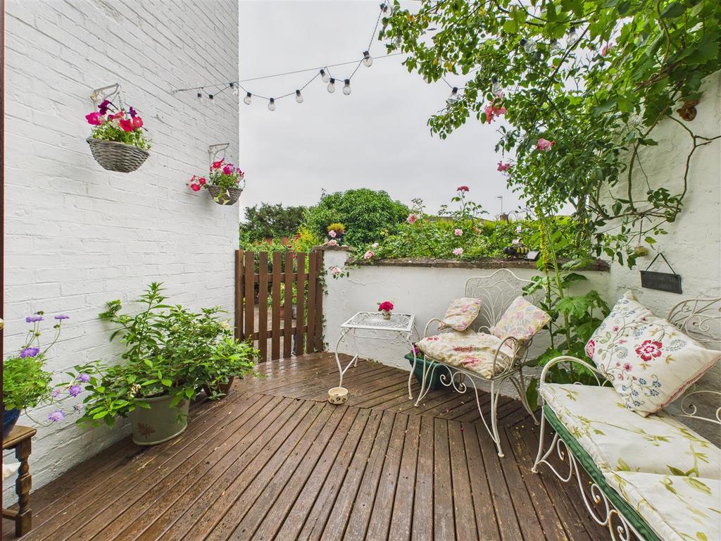 CAM02453 G0-PR0099-STILL008.jpg