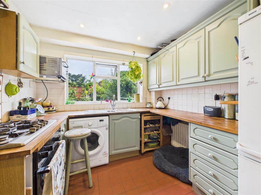 CAM02453 G0-PR0099-STILL005.jpg