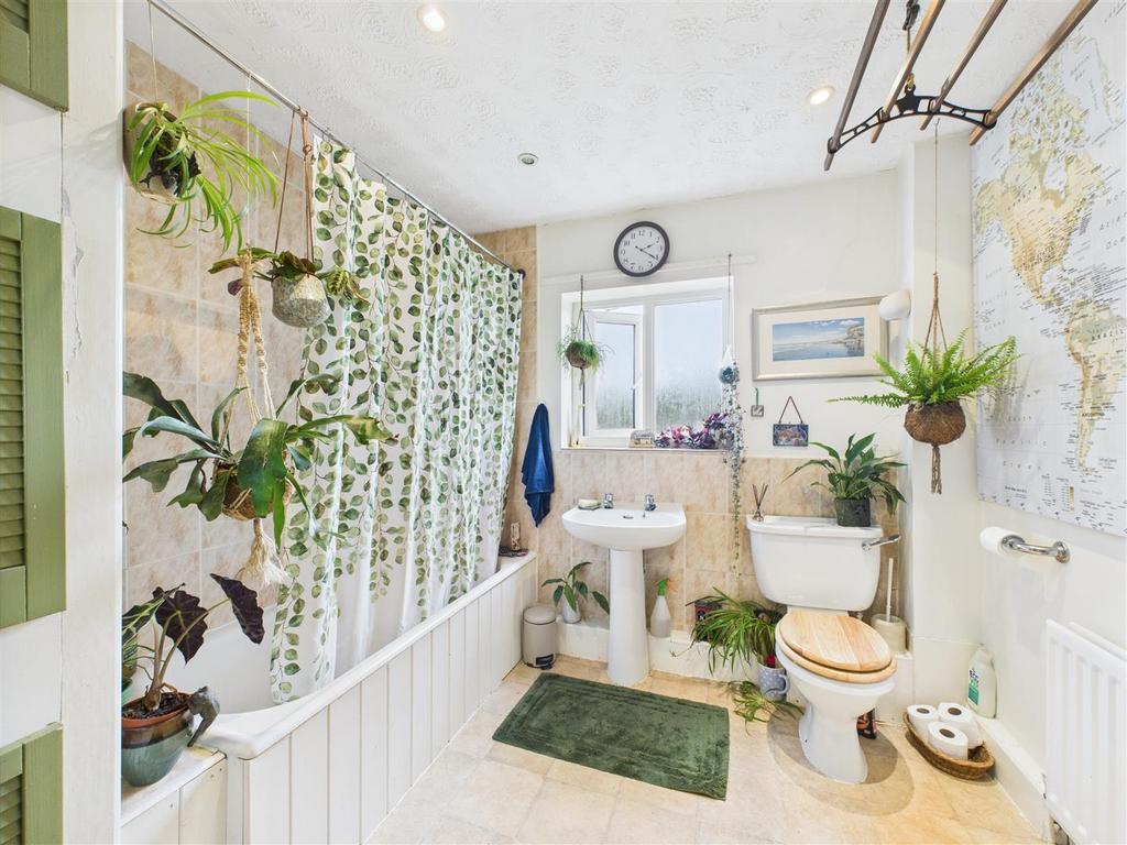 CAM02453 G0-PR0099-STILL002.jpg