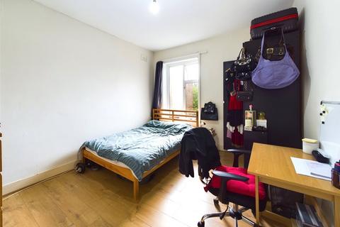 2 bedroom flat to rent, Salisbury Road, Walthamstow E17