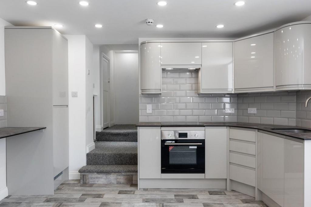 Flat 5, 1 Lower East Hayes Bath, BA1 6 AN-3.jpg