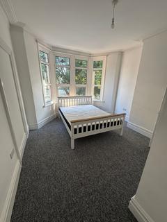 1 bedroom house to rent, Manor Road, Bristol BS16