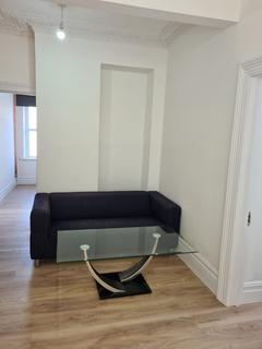 1 bedroom house to rent, Manor Road, Bristol BS16