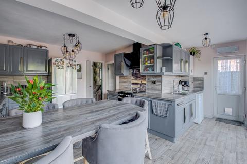 51 Churchfields Close, Bromsgrove, B61 8EE