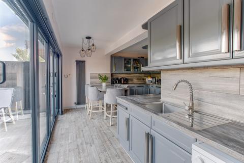 51 Churchfields Close, Bromsgrove, B61 8EE