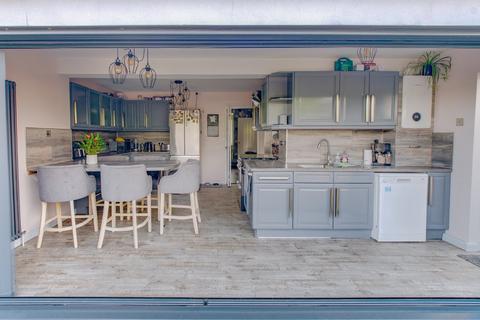 51 Churchfields Close, Bromsgrove, B61 8EE