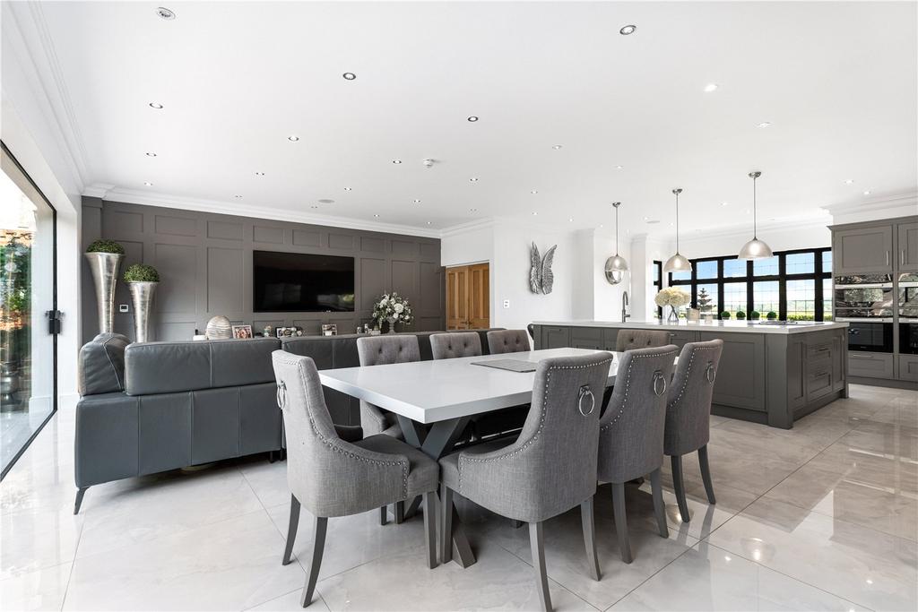 Kitchen / Dining