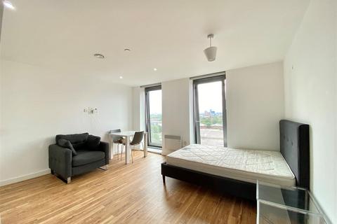 Studio to rent, Michigan Point Towers, Michigan Avenue, Salford