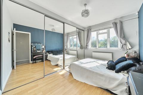 60a Alandale Drive, Pinner, HA5 3UY