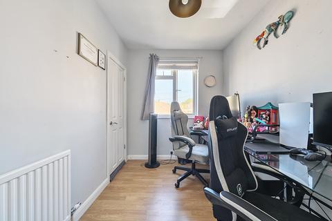 60a Alandale Drive, Pinner, HA5 3UY
