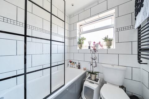 60a Alandale Drive, Pinner, HA5 3UY