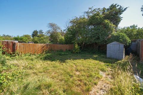 60a Alandale Drive, Pinner, HA5 3UY