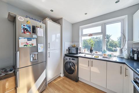 60a Alandale Drive, Pinner, HA5 3UY