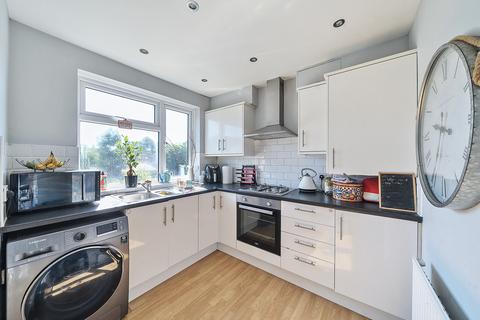 60a Alandale Drive, Pinner, HA5 3UY