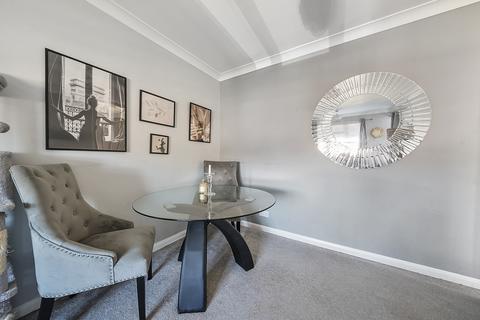 60a Alandale Drive, Pinner, HA5 3UY