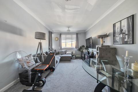 60a Alandale Drive, Pinner, HA5 3UY