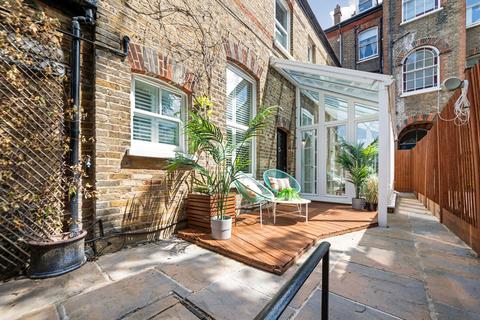 15 Fletching Road, London, SE7 8UH