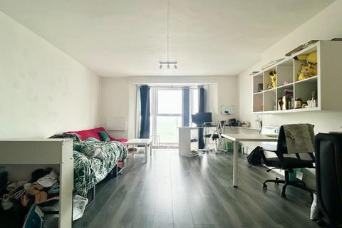 Studio to rent, 43a Kings Road, Brighton
