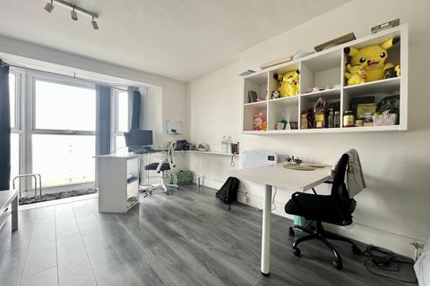Studio to rent, 43a Kings Road, Brighton